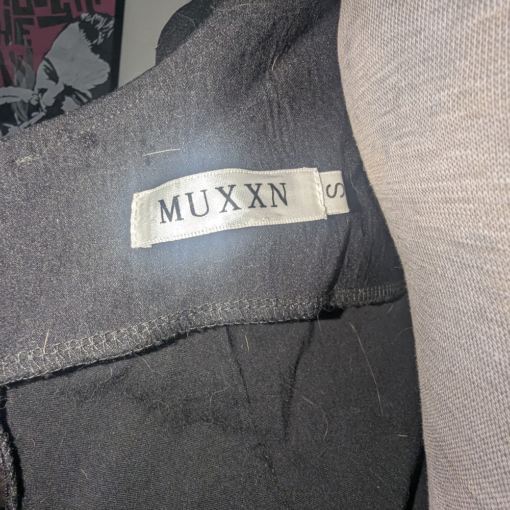 MUXXN 1950s Vintage Style Elegant Black Off-Shoulder Dress Gothabilly - Picture 8 of 8